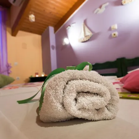 Elena's Отель