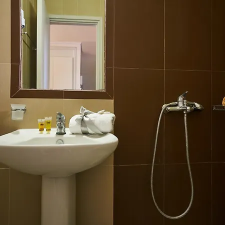 Отель Elena's